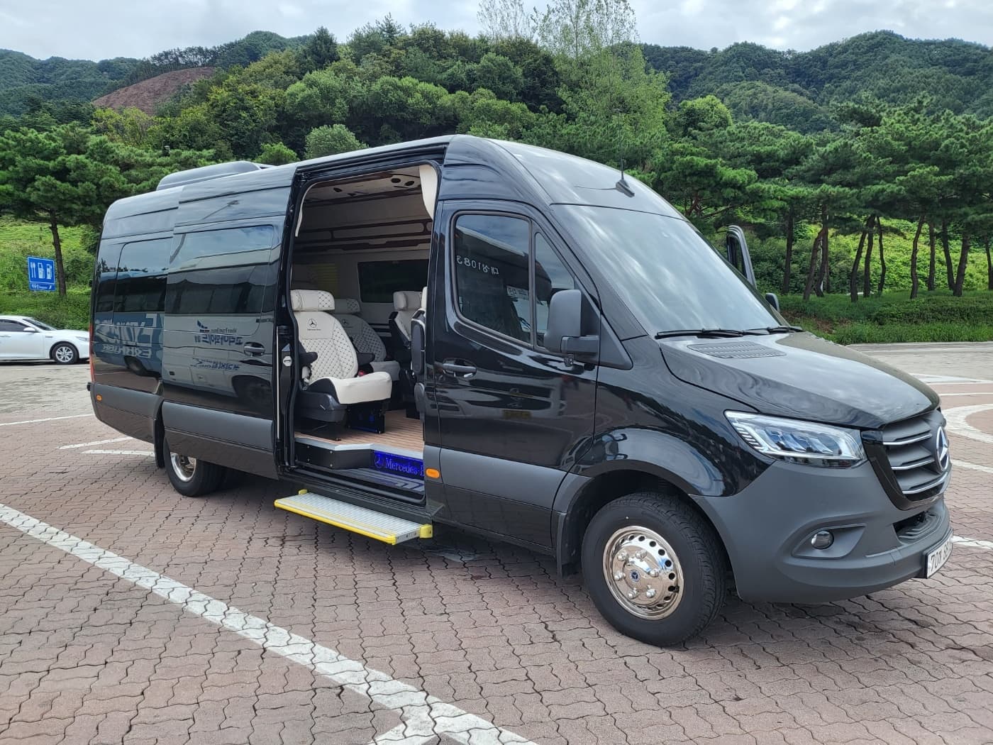 Private transfer to Gimhae Airport for departure