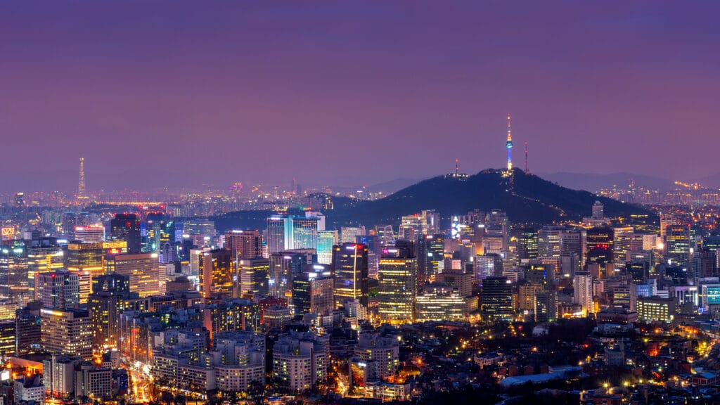 3-day Seoul city tour exploring Korean historical sites and palaces South Korea travel agency exploring Gyeongbokgung Palace in Seoul